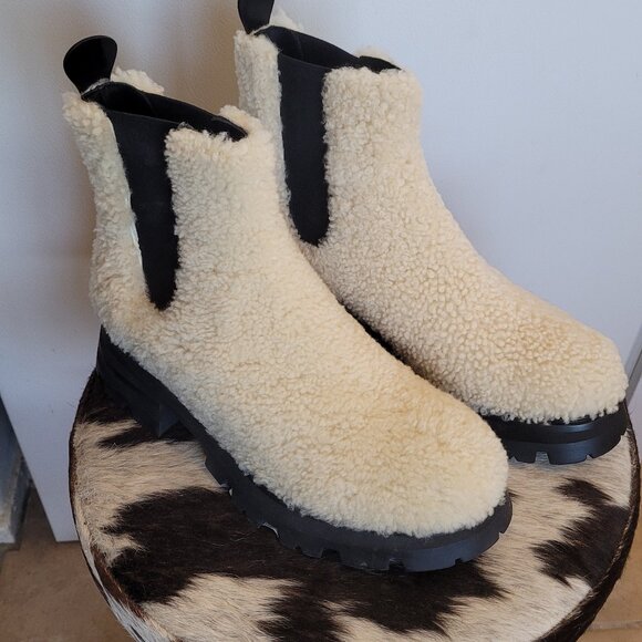Alexander McQueen Shearling Chelsea Boots - Picture 1 of 7